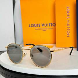 Picture of Louis Vuitton Sunglasses _SKUfw77710104fw